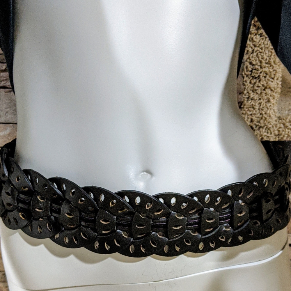 4/$25 Old Navy brand leather belt size medium - Picture 4 of 8